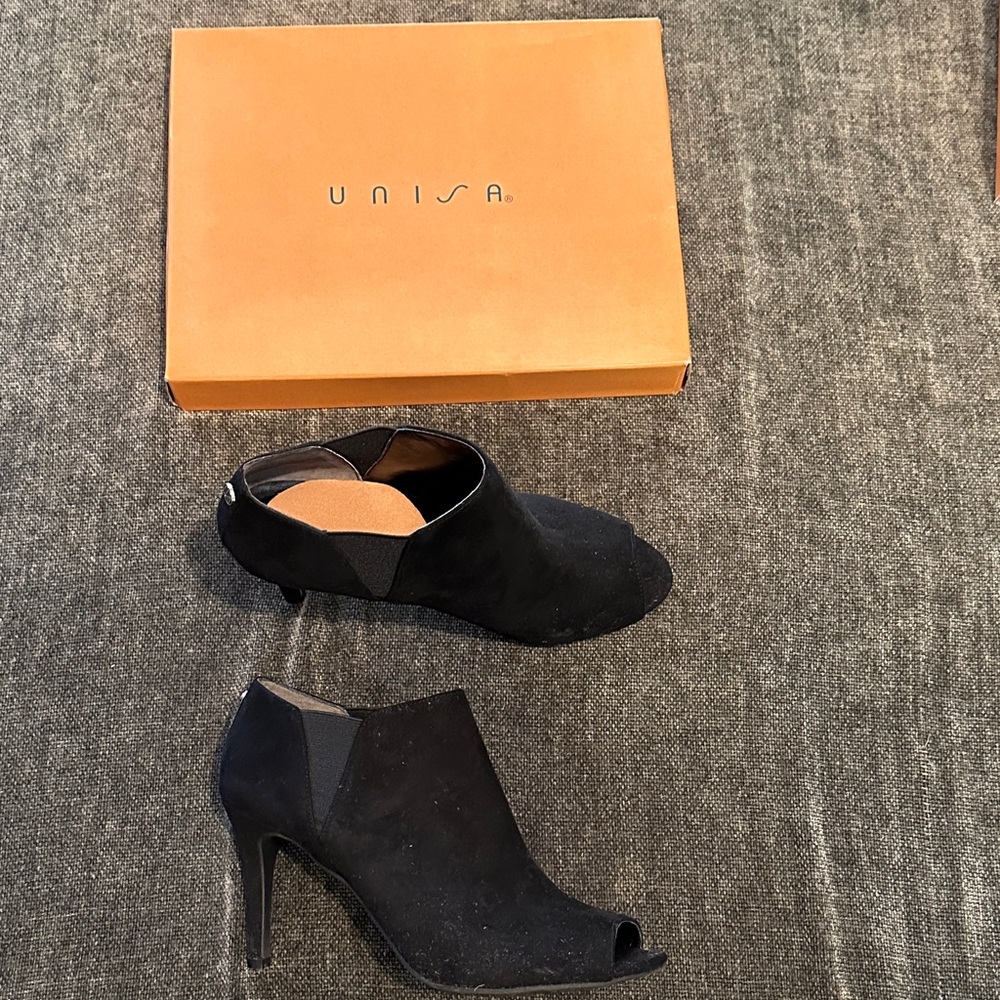 Unisa Elegant Black Heeled Boots 9.5M